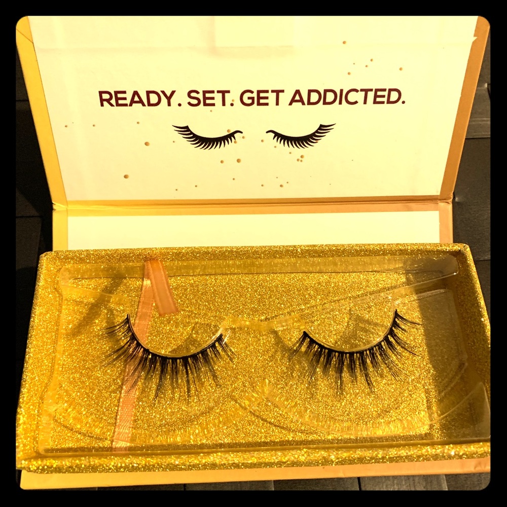LUXURY LASHES